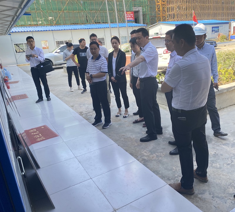 西鄉縣縣委書記李代斌，縣委常委、副縣長夏兮至文旅場館建設項目地指導工作